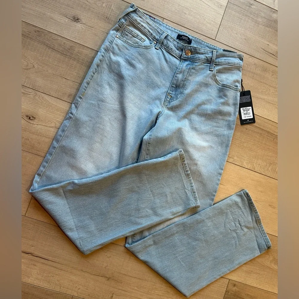 True Religion Sarah High Waist Straight Jeans in Light Endless Wash - Picture 4 of 9